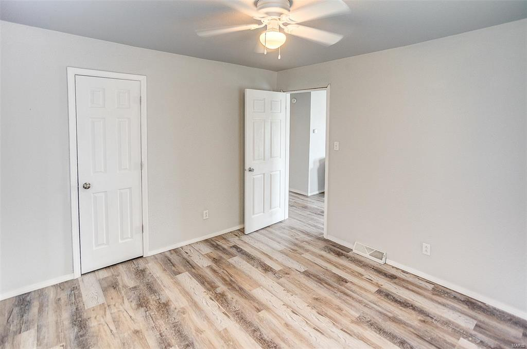 Listing Image #11