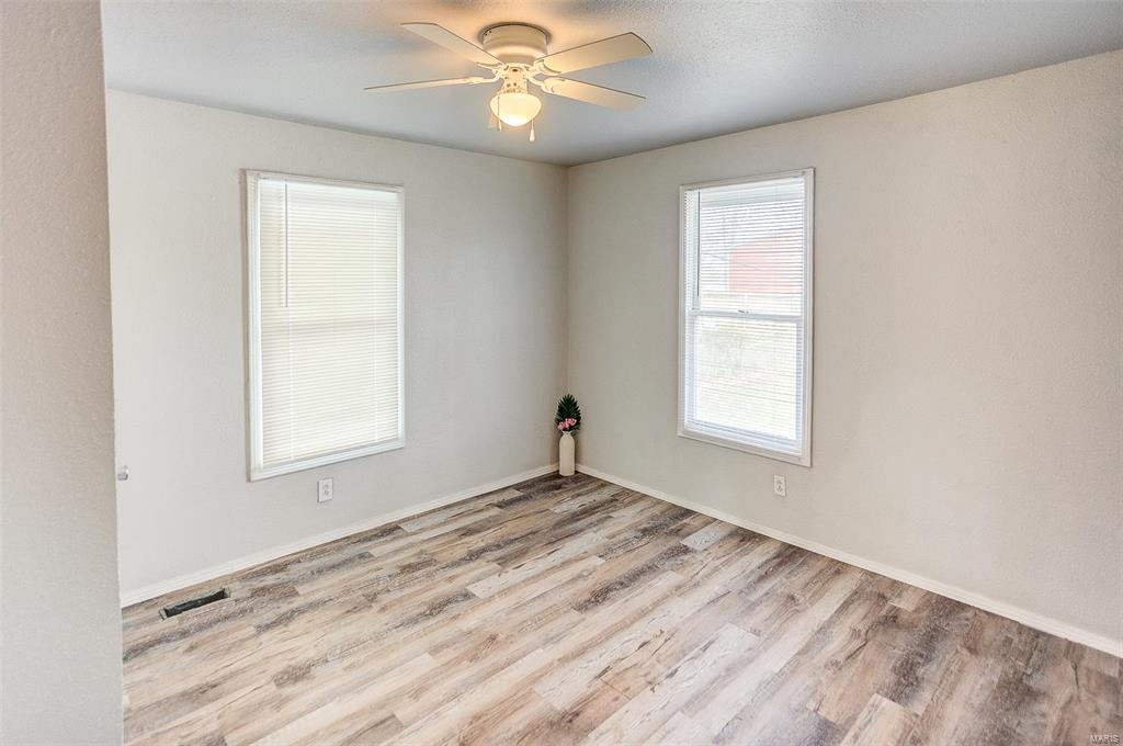 Listing Image #12