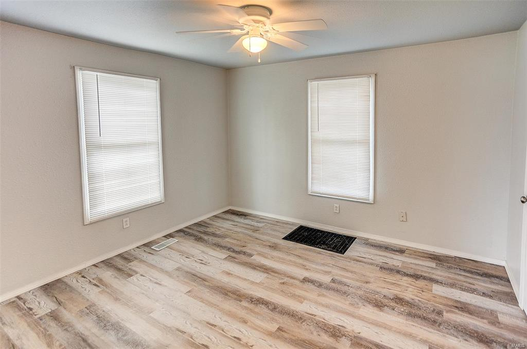 Listing Image #9
