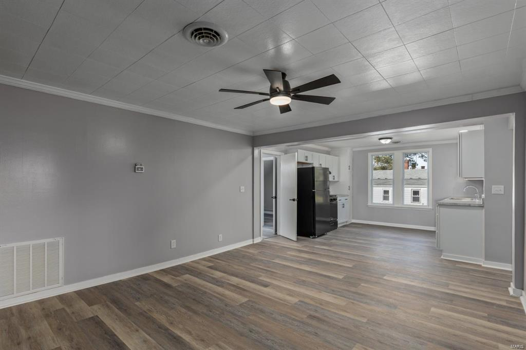 Listing Image #11