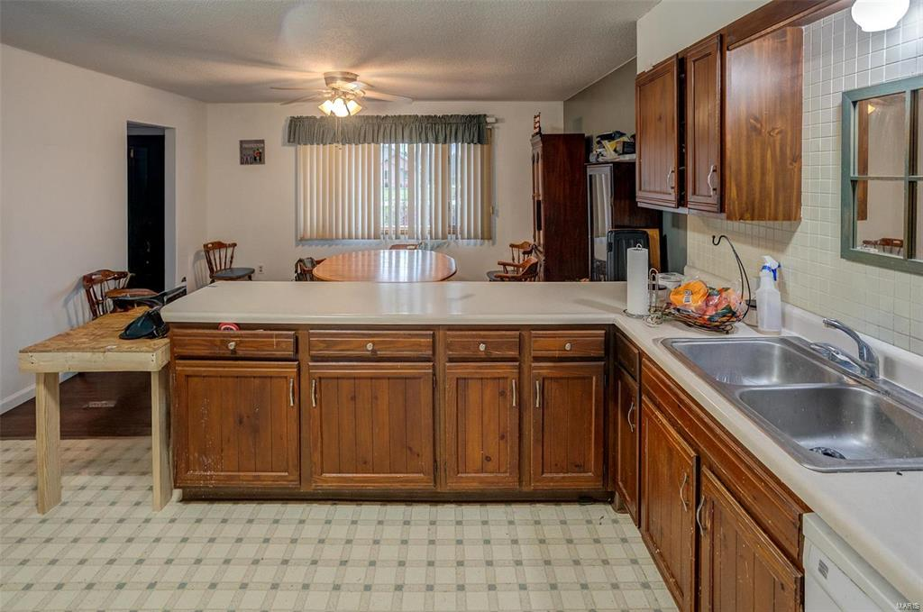 Listing Image #11
